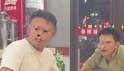 南昌男子夜宵时摸邻桌陌生女子头，已拘留！其朋友骂人被罚款