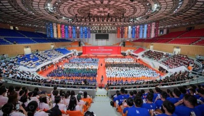 校长开学讲话：少刷小红书！避雷......