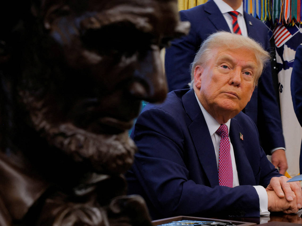 金灿荣:种种迹象表明,特朗普对他起了杀心