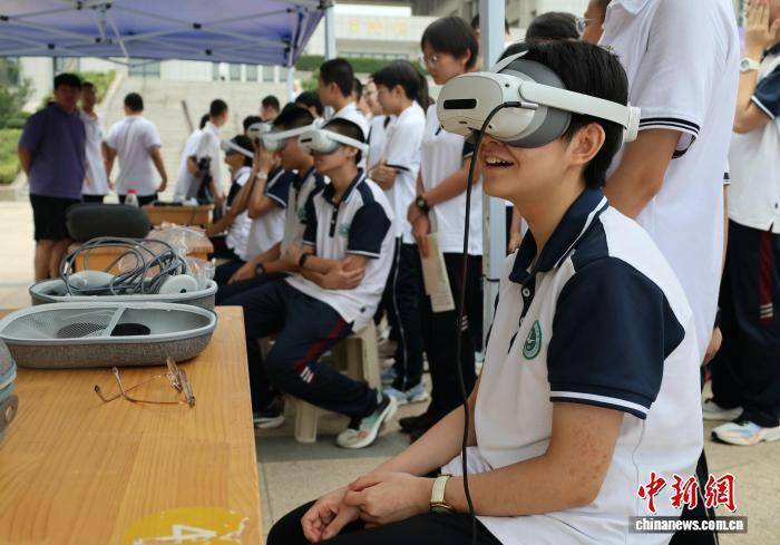 中国“火箭班”在山东济南揭牌成立