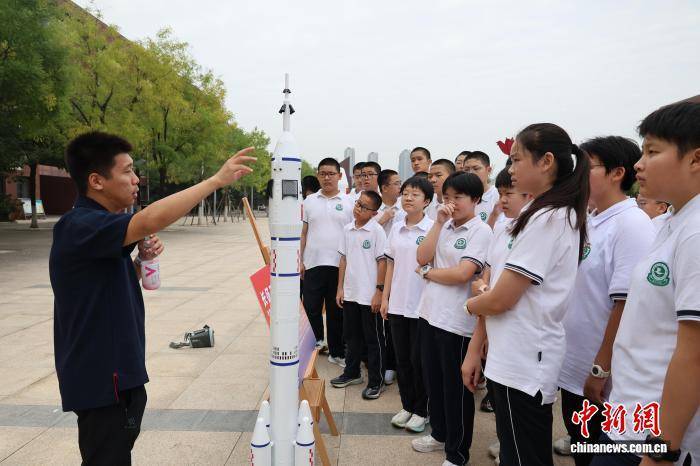 中国“火箭班”在山东济南揭牌成立