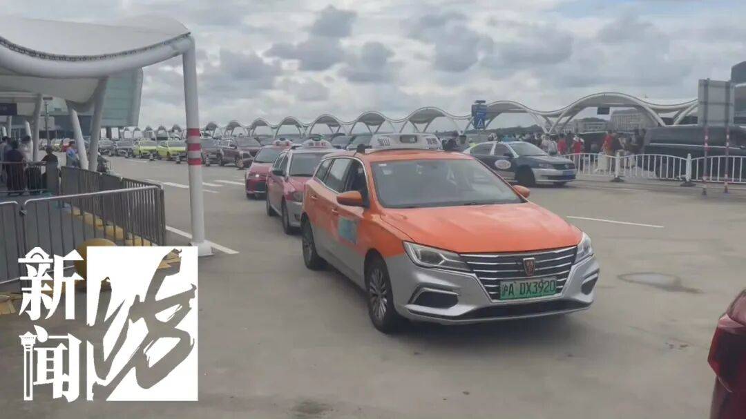 “不给我打马赛克,我肯定找到你!”上海一家四口打车与出租车司机爆发冲突