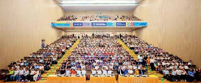 这所新大学,一周只上四天课