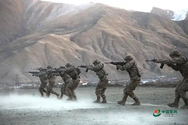 有歼20驾驶证!男子冒充飞行员,与100多女性搞暧昧,诈骗上万元