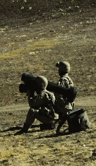 有歼20驾驶证!男子冒充飞行员,与100多女性搞暧昧,诈骗上万元