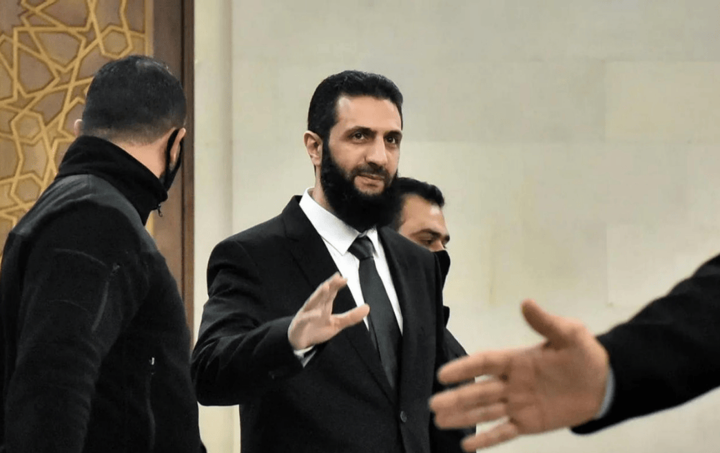 朱拉尼投靠俄罗斯？将飞往莫斯科见普京，阿萨德已被打入冷宫