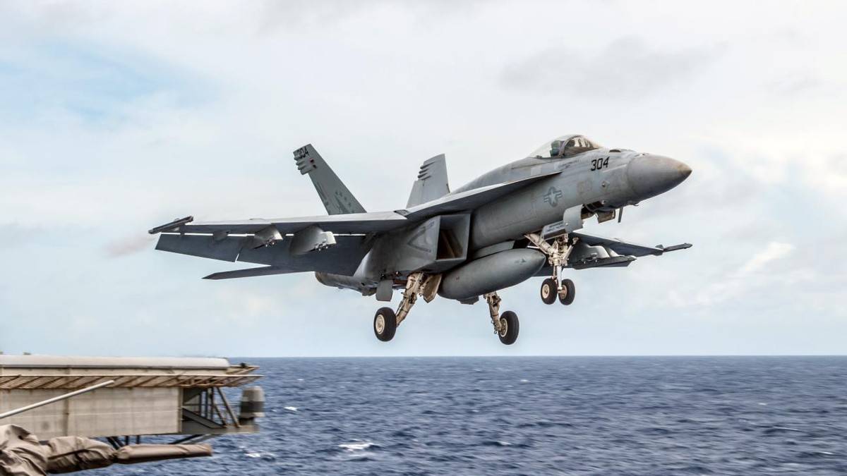 福建舰抵达南海,各国目光聚焦,接机准备已完成,高强度弹射试验即将上演?