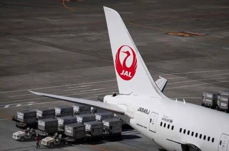 机长执飞前饮酒导致三个航班严重延误,日航37名高管被降薪