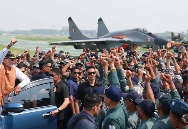 10艘核动力战舰,2200台新坦克!印度公开军备计划,真能实现?