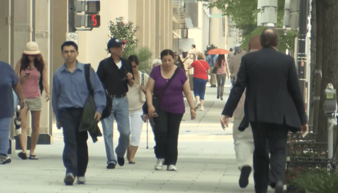 最新民调:逾七成美国人认同“美国社会已破裂”