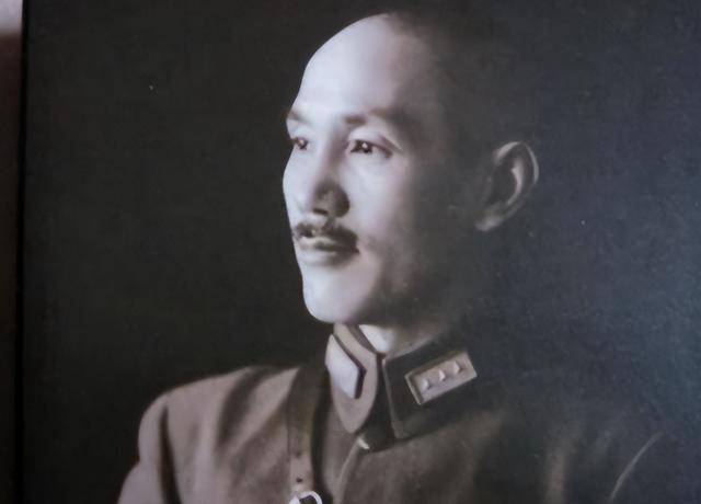 1949年新中国成立时,蒋介石尚未离开大陆,他在哪,又做了什么?