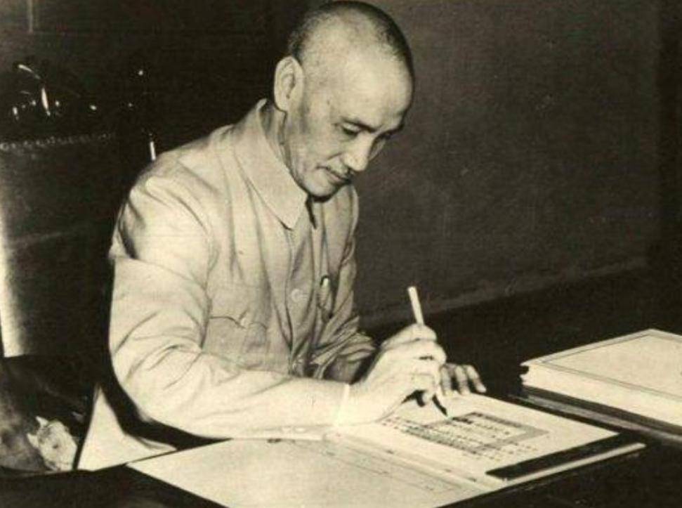 1949年新中国成立之时,蒋介石还在大陆,他在哪?又在做些什么?