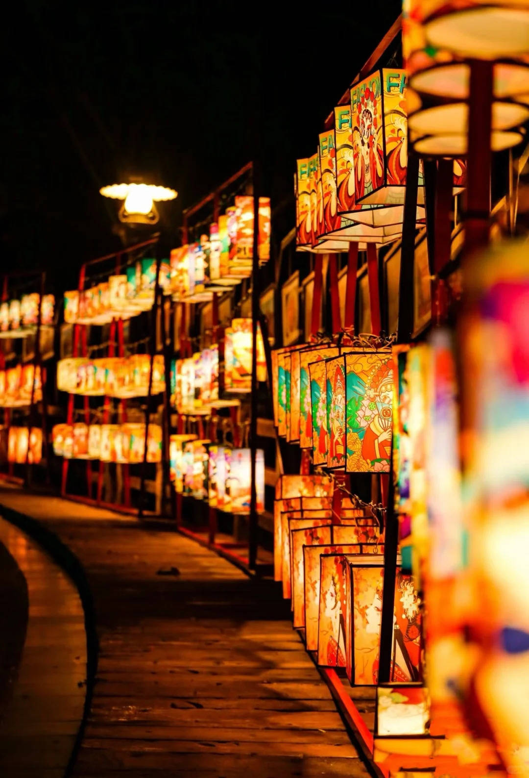 大唐不夜城西安地址在哪,西安不夜城坐标揭秘,正确玩法竟藏这里