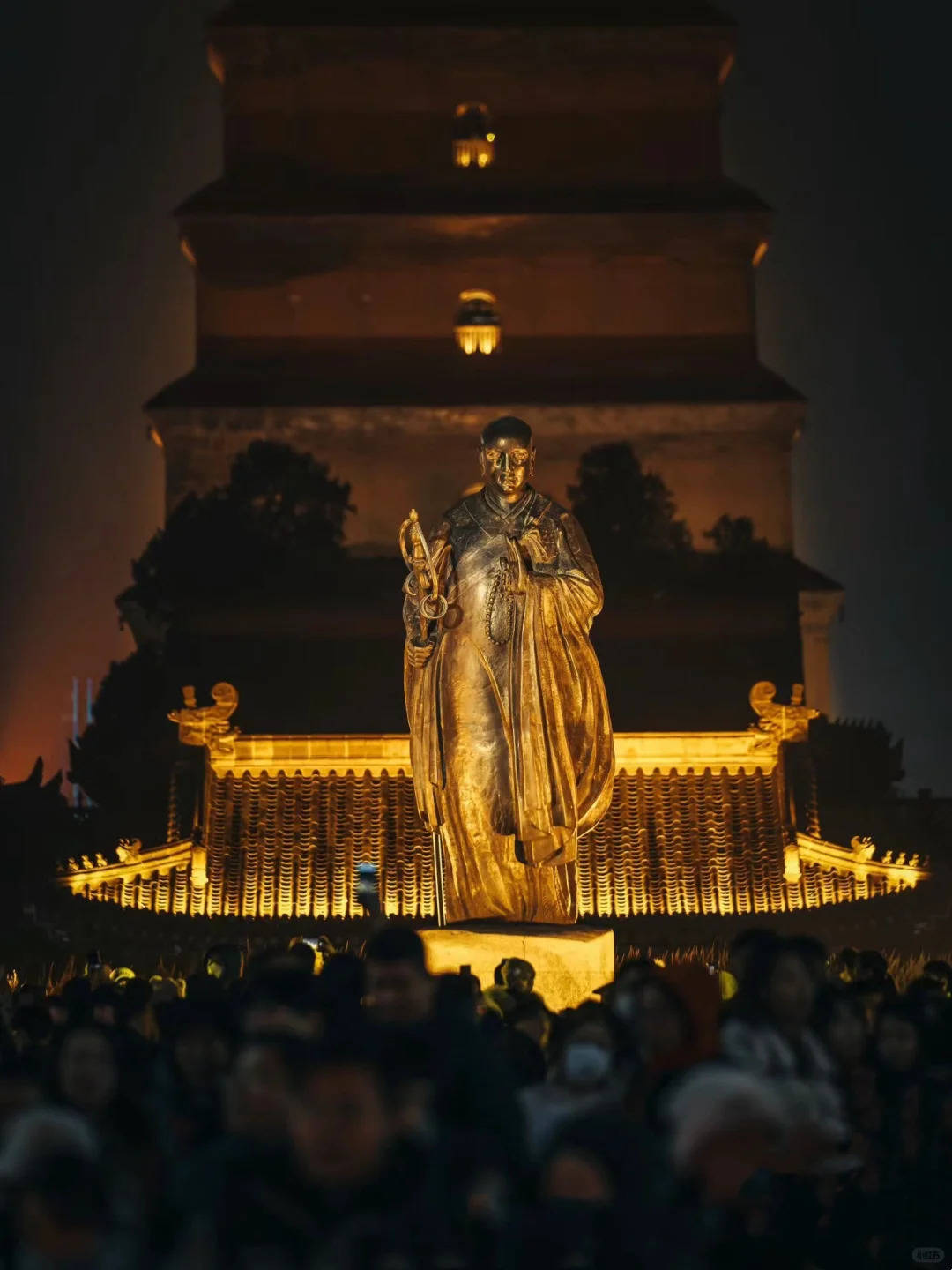 大唐不夜城在西安哪个位置,西安不夜城详细地址揭秘,99游客都走错入口