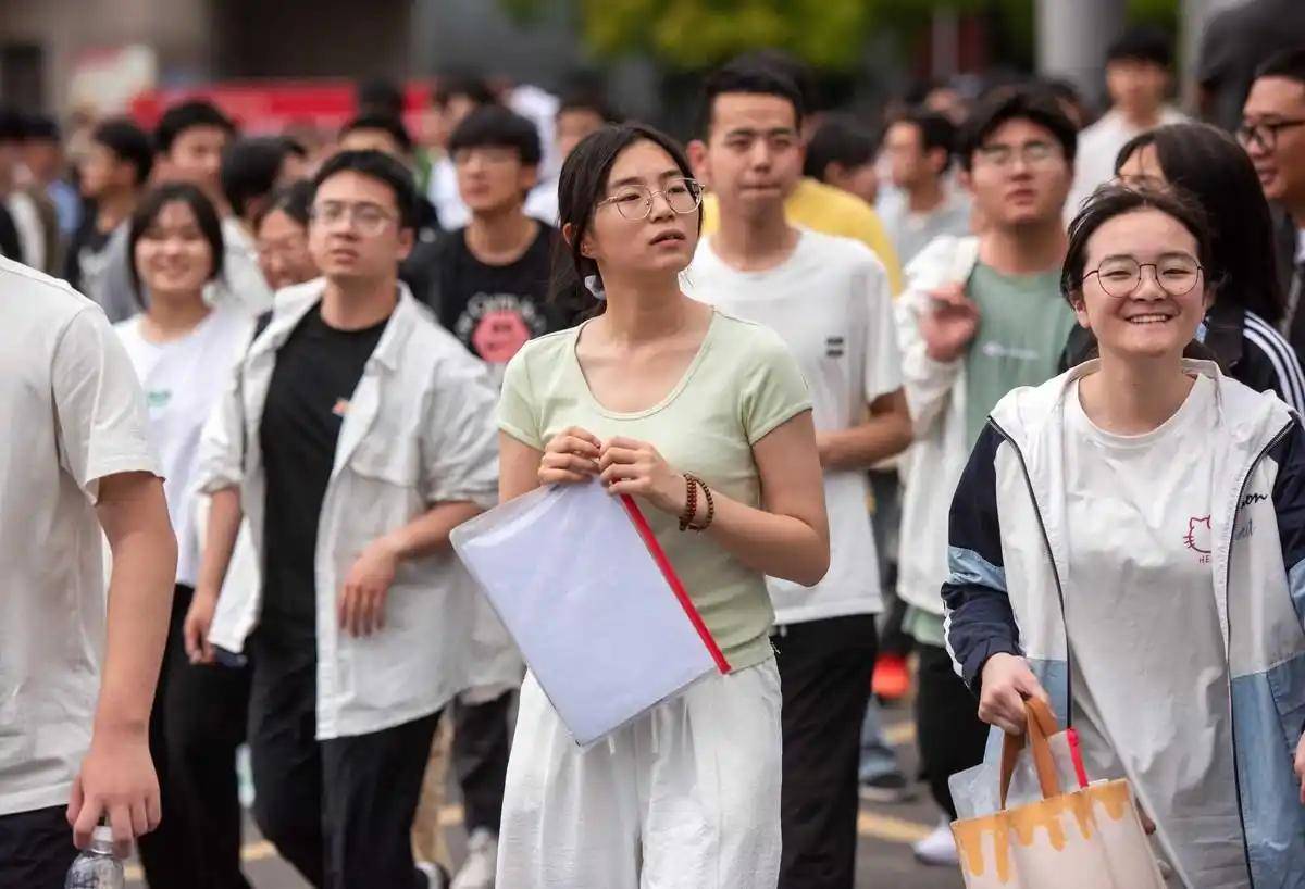 女生就业黄金专业指南:什么专业适合女生就业前景好