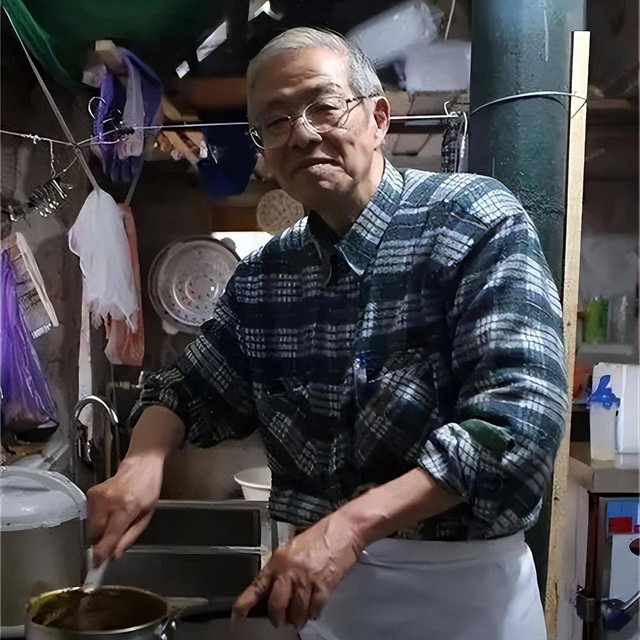 回顾:日本老人在武汉开店15年,工资3300元,将遗产捐给中国员工